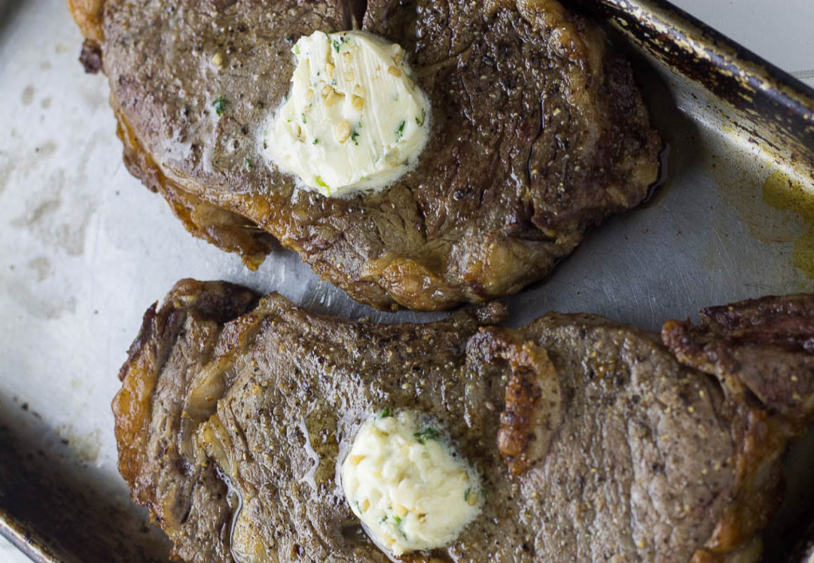 La recette de steak au beurre à l'ail parfait (friteuse à air chaud)!