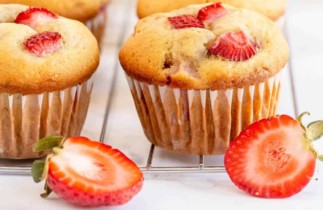La recette facile de muffins aux fraises et bananes !