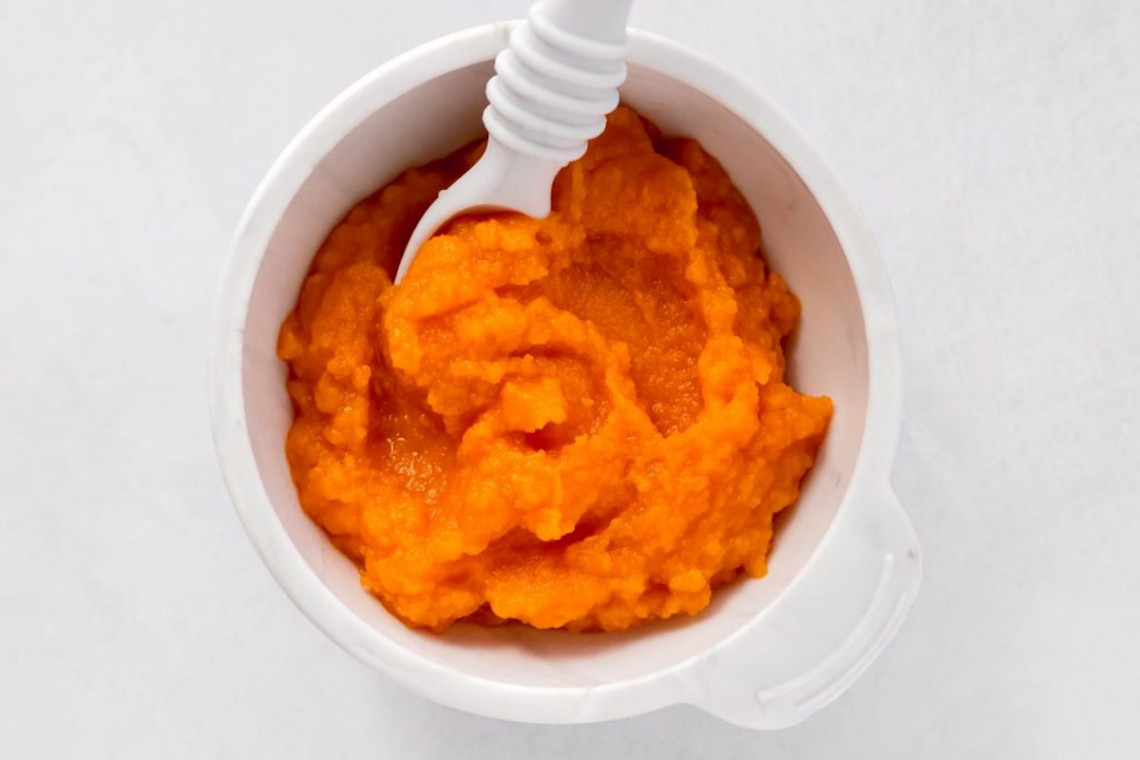 Une purée de carottes et courge butternut pour bébé très rapide à faire!