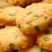 Recette de biscuits au fromage et jalapeño pour épicer vos apéritifs
