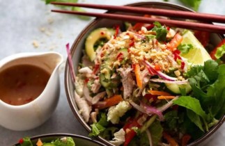 Salade vietnamienne au poulet : Une recette légère et savoureuse
