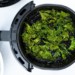 Chips de kale à la friteuse à air chaud; pour une alternative santé!
