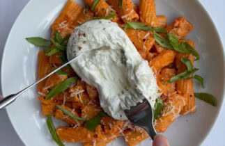 Recette de rigatoni à la burrata et sauce tomate crémeuse