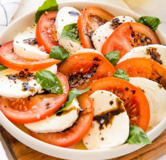 La salade Caprese : Une entrée italienne rafraîchissante et saine