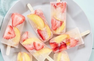 Préparer des popsicles de sangria blanche rafraîchissants