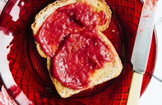 Recette de confiture rhubarbe et cardamome : une touche épicée!
