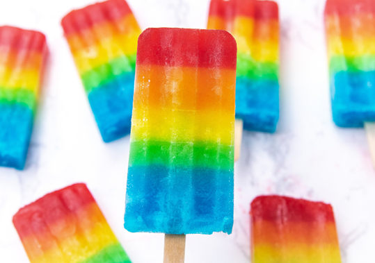 Recette facile de popsicles arc-en-ciel au Jell-O pour l'été