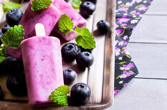 Recette de popsicles yogourt et bleuets : un délice fruité et santé!