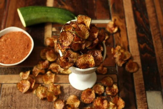 La meilleure recette facile de chips de zucchini santé!