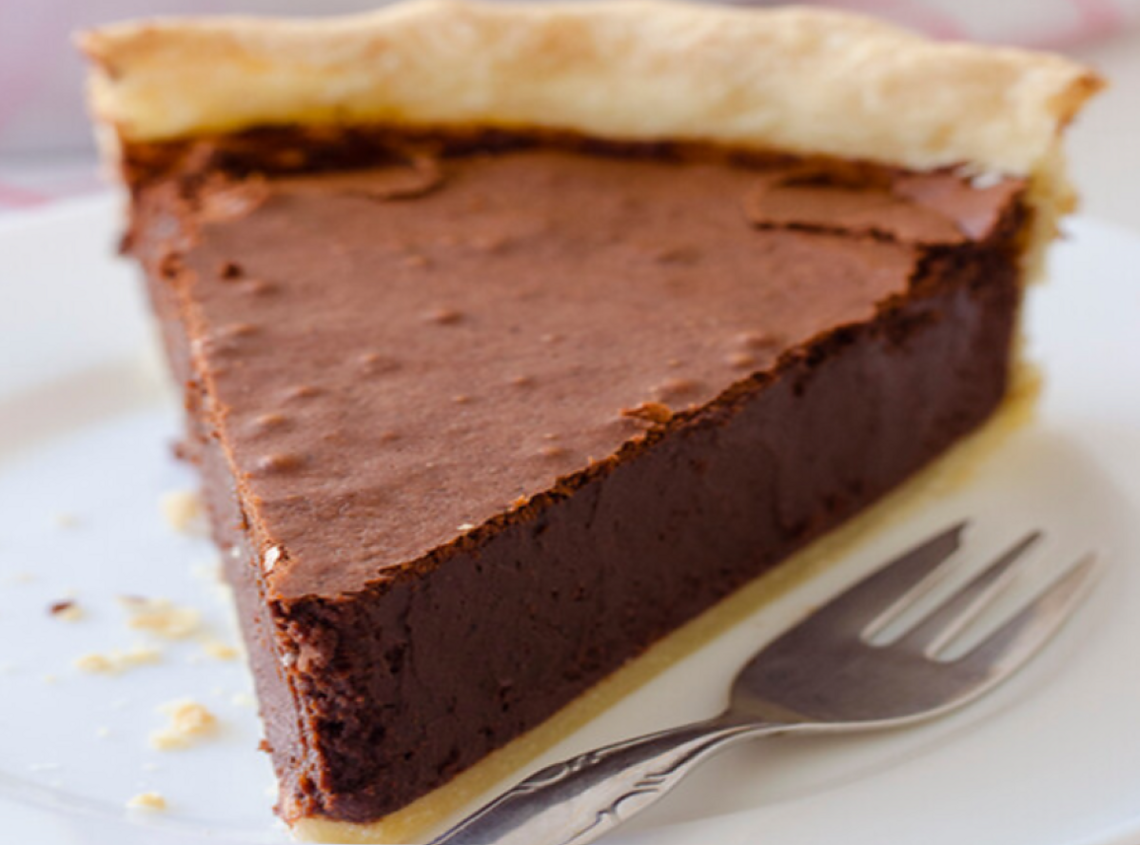 Recette délicieuse de tarte au fudge au chocolat!